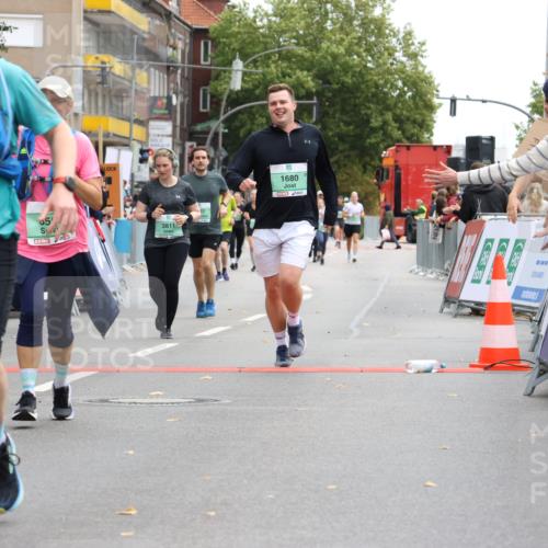 21.09.2025 - PSD Bank Halbmarathon Strokosch-Dieckow http://msf.ph/oto/8948160 21.09.2025 12:34:58 Ziel 1108, 1680, 3167, 3387, 3550, 3561, 3802, 3811 meine-sportfotos.de