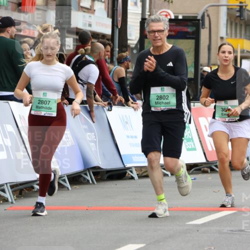 21.09.2025 - PSD Bank Halbmarathon Strokosch-Dieckow http://msf.ph/oto/8948231 21.09.2025 12:36:36 Ziel 2802, 2807, 3035, 3656, 3721, 3772 meine-sportfotos.de