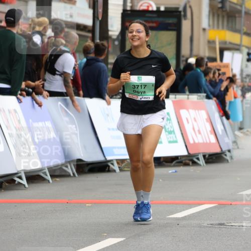 21.09.2025 - PSD Bank Halbmarathon Strokosch-Dieckow http://msf.ph/oto/8948288 21.09.2025 12:37:49 Ziel 3377, 3398, 3405, 3553, 3717, 3832 meine-sportfotos.de
