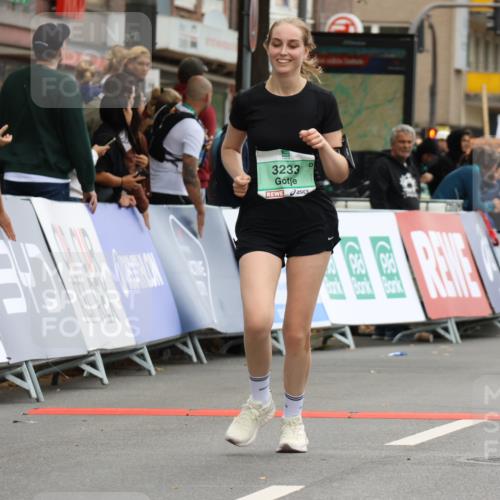 21.09.2025 - PSD Bank Halbmarathon Strokosch-Dieckow http://msf.ph/oto/8948301 21.09.2025 12:38:00 Ziel 3233, 3543, 3703, 3818, 3865 meine-sportfotos.de