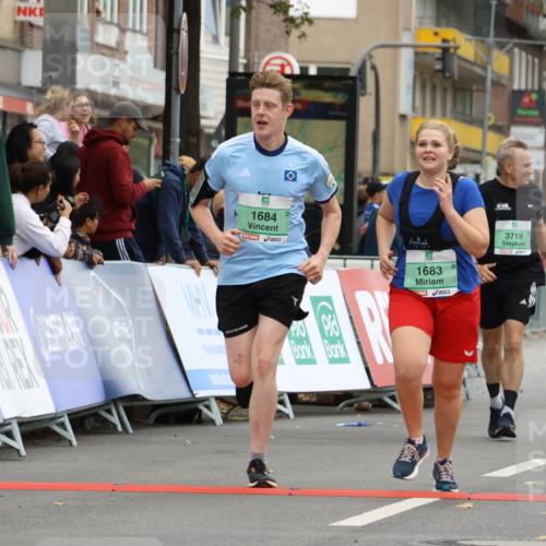 21.09.2025 - PSD Bank Halbmarathon Strokosch-Dieckow http://msf.ph/oto/8948416 21.09.2025 12:40:37 Ziel 1683, 1684, 3718, 3719 meine-sportfotos.de