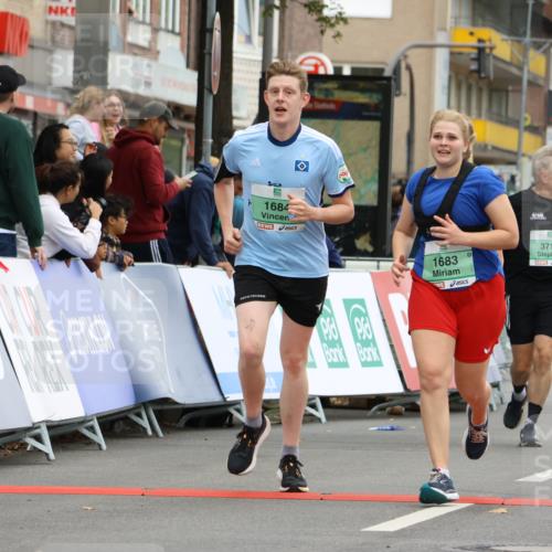 21.09.2025 - PSD Bank Halbmarathon Strokosch-Dieckow http://msf.ph/oto/8948418 21.09.2025 12:40:37 Ziel 1683, 1684, 3718, 3719 meine-sportfotos.de