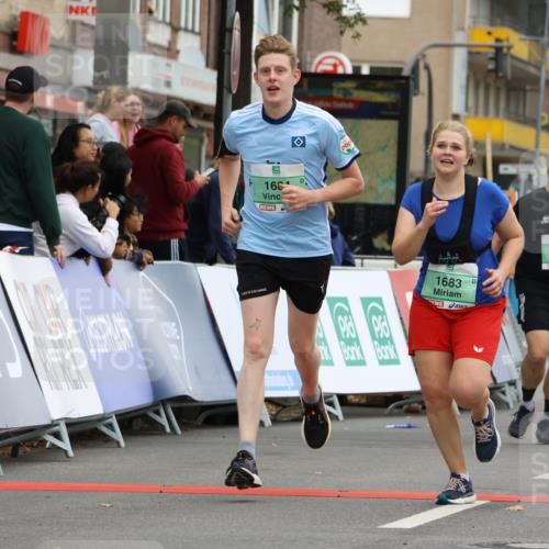 21.09.2025 - PSD Bank Halbmarathon Strokosch-Dieckow http://msf.ph/oto/8948420 21.09.2025 12:40:38 Ziel 1683, 1684, 3718, 3719 meine-sportfotos.de