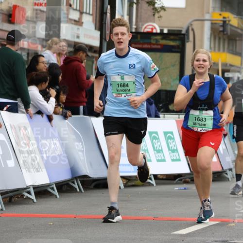 21.09.2025 - PSD Bank Halbmarathon Strokosch-Dieckow http://msf.ph/oto/8948421 21.09.2025 12:40:38 Ziel 1683, 1684, 3718, 3719 meine-sportfotos.de