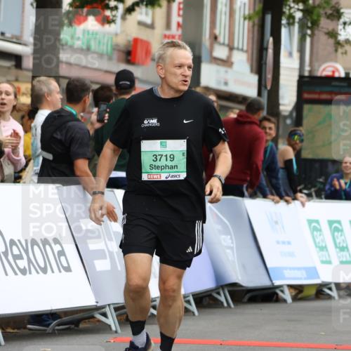21.09.2025 - PSD Bank Halbmarathon Strokosch-Dieckow http://msf.ph/oto/8948429 21.09.2025 12:40:43 Ziel 1683, 1684, 3718, 3719 meine-sportfotos.de
