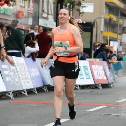 21.09.2025 - PSD Bank Halbmarathon Strokosch-Dieckow http://msf.ph/oto/8948433 21.09.2025 12:40:44 Ziel 1683, 1684, 3718, 3719 meine-sportfotos.de