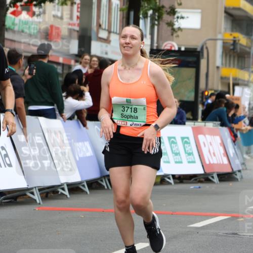 21.09.2025 - PSD Bank Halbmarathon Strokosch-Dieckow http://msf.ph/oto/8948435 21.09.2025 12:40:44 Ziel 1683, 1684, 3718, 3719 meine-sportfotos.de