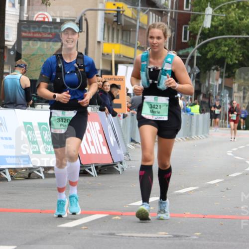 21.09.2025 - PSD Bank Halbmarathon Strokosch-Dieckow http://msf.ph/oto/8948769 21.09.2025 12:47:07 Ziel 3420, 3421 meine-sportfotos.de