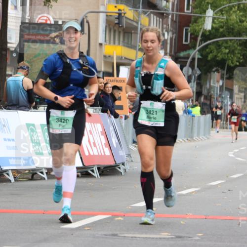 21.09.2025 - PSD Bank Halbmarathon Strokosch-Dieckow http://msf.ph/oto/8948771 21.09.2025 12:47:07 Ziel 3420, 3421 meine-sportfotos.de