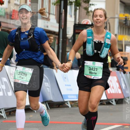 21.09.2025 - PSD Bank Halbmarathon Strokosch-Dieckow http://msf.ph/oto/8948777 21.09.2025 12:47:09 Ziel 3420, 3421 meine-sportfotos.de