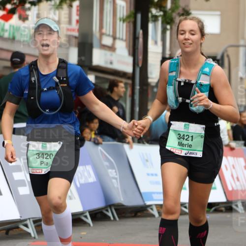21.09.2025 - PSD Bank Halbmarathon Strokosch-Dieckow http://msf.ph/oto/8948780 21.09.2025 12:47:09 Ziel 3420, 3421 meine-sportfotos.de