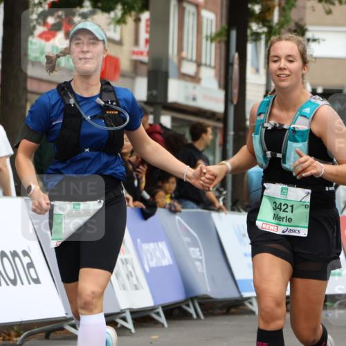 21.09.2025 - PSD Bank Halbmarathon Strokosch-Dieckow http://msf.ph/oto/8948782 21.09.2025 12:47:09 Ziel 3420, 3421 meine-sportfotos.de