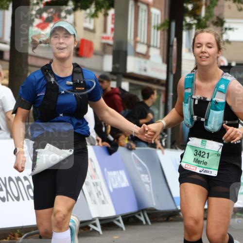 21.09.2025 - PSD Bank Halbmarathon Strokosch-Dieckow http://msf.ph/oto/8948783 21.09.2025 12:47:09 Ziel 3420, 3421 meine-sportfotos.de