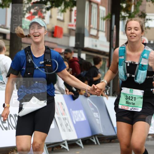21.09.2025 - PSD Bank Halbmarathon Strokosch-Dieckow http://msf.ph/oto/8948784 21.09.2025 12:47:09 Ziel 3420, 3421 meine-sportfotos.de