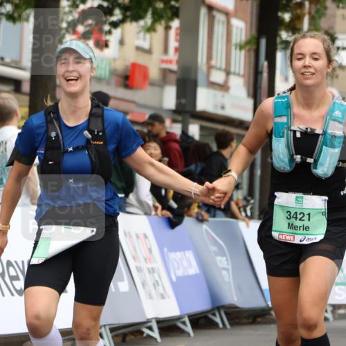 21.09.2025 - PSD Bank Halbmarathon Strokosch-Dieckow http://msf.ph/oto/8948785 21.09.2025 12:47:09 Ziel 3420, 3421 meine-sportfotos.de