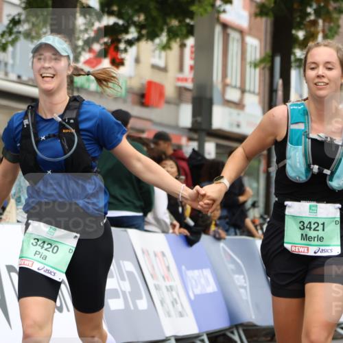 21.09.2025 - PSD Bank Halbmarathon Strokosch-Dieckow http://msf.ph/oto/8948787 21.09.2025 12:47:10 Ziel 3420, 3421 meine-sportfotos.de