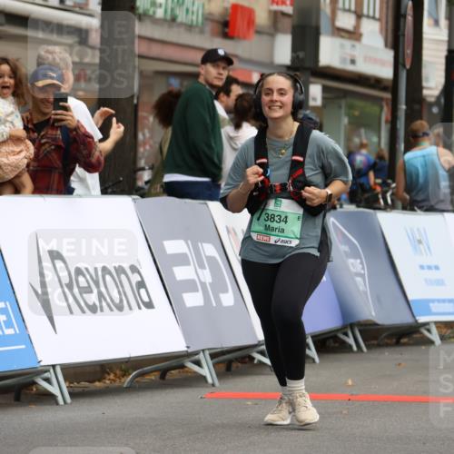 21.09.2025 - PSD Bank Halbmarathon Strokosch-Dieckow http://msf.ph/oto/8948812 21.09.2025 12:48:35 Ziel 3830, 3834 meine-sportfotos.de
