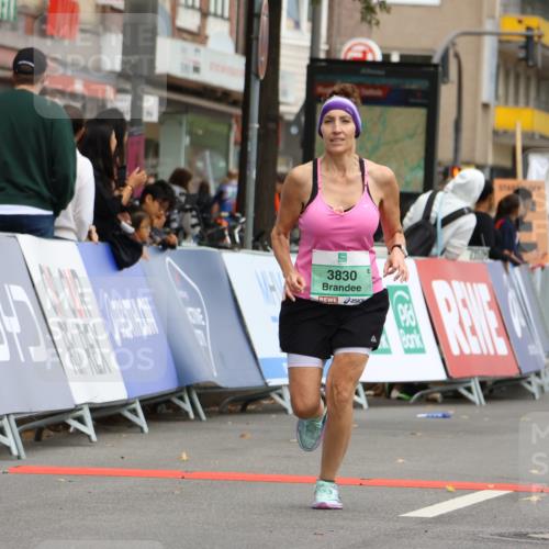 21.09.2025 - PSD Bank Halbmarathon Strokosch-Dieckow http://msf.ph/oto/8948822 21.09.2025 12:48:39 Ziel 3830, 3834 meine-sportfotos.de