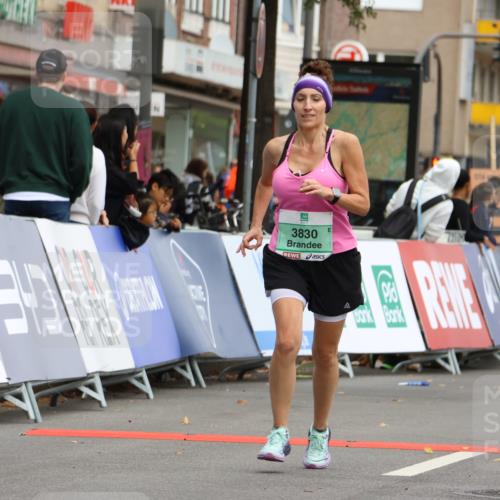 21.09.2025 - PSD Bank Halbmarathon Strokosch-Dieckow http://msf.ph/oto/8948824 21.09.2025 12:48:39 Ziel 3830, 3834 meine-sportfotos.de