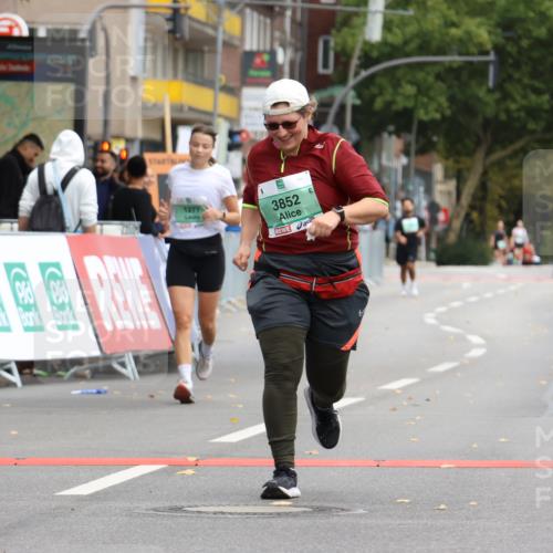 21.09.2025 - PSD Bank Halbmarathon Strokosch-Dieckow http://msf.ph/oto/8948892 21.09.2025 12:50:34 Ziel 1277, 3852 meine-sportfotos.de