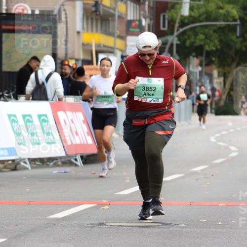 21.09.2025 - PSD Bank Halbmarathon Strokosch-Dieckow http://msf.ph/oto/8948895 21.09.2025 12:50:34 Ziel 1277, 3852 meine-sportfotos.de