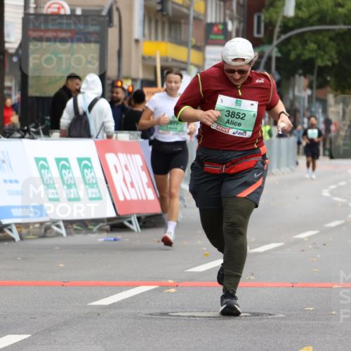 21.09.2025 - PSD Bank Halbmarathon Strokosch-Dieckow http://msf.ph/oto/8948897 21.09.2025 12:50:35 Ziel 1277, 3852 meine-sportfotos.de