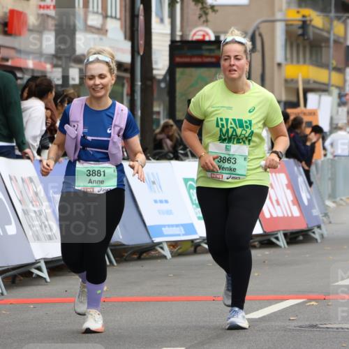21.09.2025 - PSD Bank Halbmarathon Strokosch-Dieckow http://msf.ph/oto/8949000 21.09.2025 12:52:59 Ziel 3384, 3427, 3863, 3881 meine-sportfotos.de