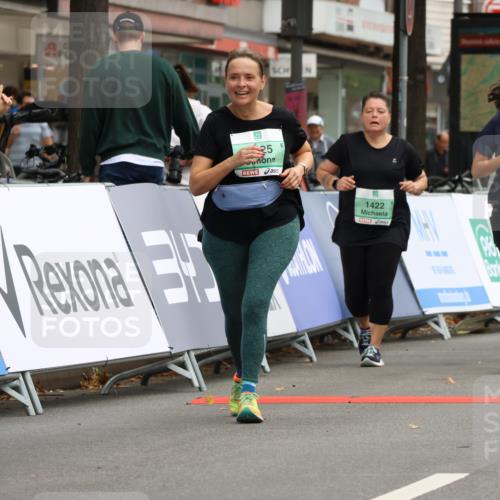 21.09.2025 - PSD Bank Halbmarathon Strokosch-Dieckow http://msf.ph/oto/8949053 21.09.2025 12:55:04 Ziel 1422, 1423, 1424, 1425 meine-sportfotos.de