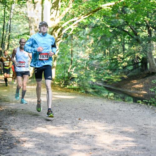 28.09.2025 - 33. Volkslauf durch das schöne Alstertal Dr. Thomas Lammeyer http://msf.ph/oto/8951161 28.09.2025 10:16:57 Laufen 1574, 1575 meine-sportfotos.de