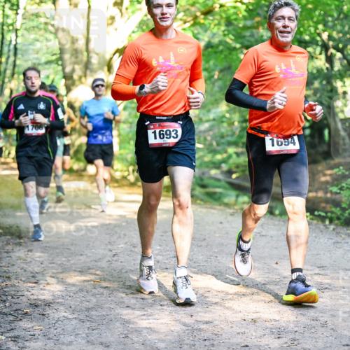 28.09.2025 - 33. Volkslauf durch das schöne Alstertal Dr. Thomas Lammeyer http://msf.ph/oto/8952065 28.09.2025 10:20:05 Laufen 1706, 1693, 1694 meine-sportfotos.de