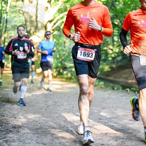 28.09.2025 - 33. Volkslauf durch das schöne Alstertal Dr. Thomas Lammeyer http://msf.ph/oto/8952068 28.09.2025 10:20:05 Laufen 1706, 1693, 04 meine-sportfotos.de