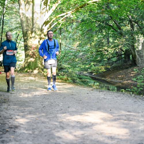 28.09.2025 - 33. Volkslauf durch das schöne Alstertal Dr. Thomas Lammeyer http://msf.ph/oto/8952269 28.09.2025 10:20:54 Laufen 1697, 1056, 1688 meine-sportfotos.de