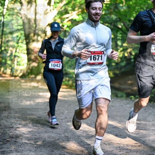 28.09.2025 - 33. Volkslauf durch das schöne Alstertal Dr. Thomas Lammeyer http://msf.ph/oto/8952317 28.09.2025 10:21:02 Laufen 1042, 1671, 1672 meine-sportfotos.de