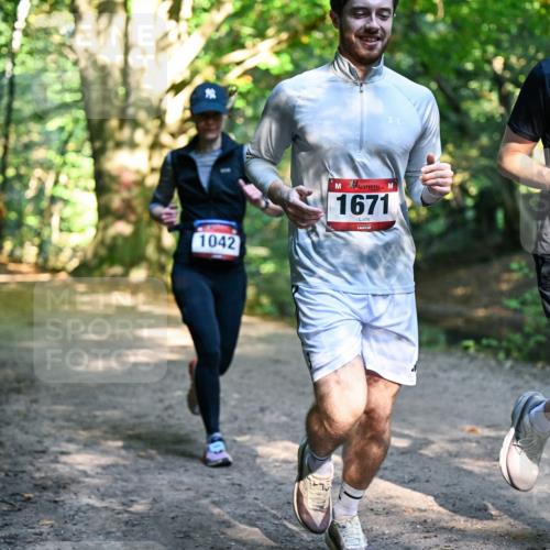 28.09.2025 - 33. Volkslauf durch das schöne Alstertal Dr. Thomas Lammeyer http://msf.ph/oto/8952318 28.09.2025 10:21:02 Laufen 1042, 1671, 672 meine-sportfotos.de