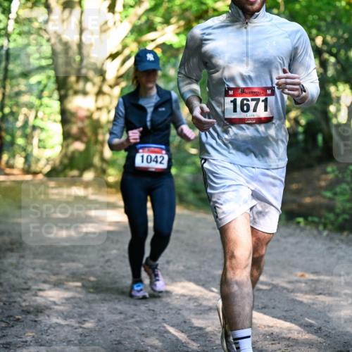 28.09.2025 - 33. Volkslauf durch das schöne Alstertal Dr. Thomas Lammeyer http://msf.ph/oto/8952319 28.09.2025 10:21:02 Laufen 1042, 1671, 1672 meine-sportfotos.de