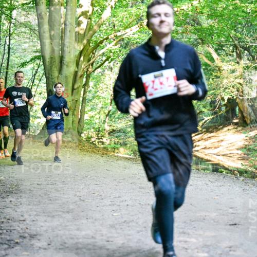 28.09.2025 - 33. Volkslauf durch das schöne Alstertal Dr. Thomas Lammeyer http://msf.ph/oto/8956427 28.09.2025 10:44:55 Laufen 3924, 3923 meine-sportfotos.de