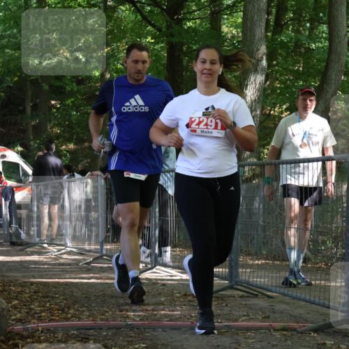 28.09.2025 - 33. Volkslauf durch das schöne Alstertal Strokosch-Dieckow http://msf.ph/oto/8956933 28.09.2025 12:58:54 Ziel 2290, 2291 meine-sportfotos.de