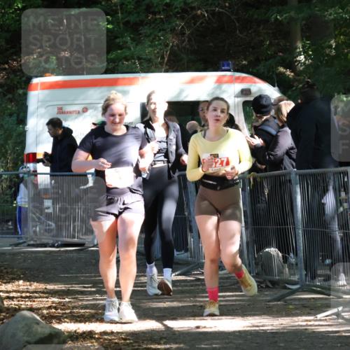 28.09.2025 - 33. Volkslauf durch das schöne Alstertal Strokosch-Dieckow http://msf.ph/oto/8957211 28.09.2025 13:02:12 Ziel 2247, 2378, 2527 meine-sportfotos.de