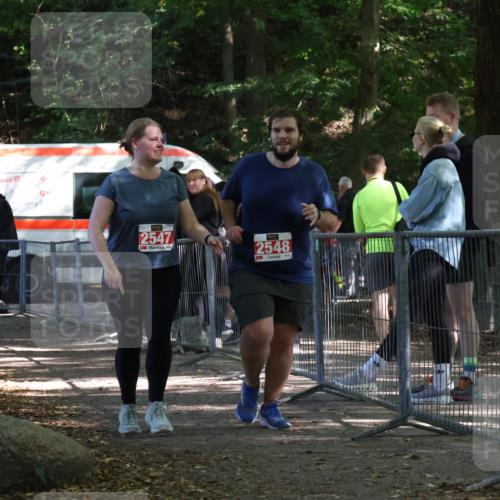 28.09.2025 - 33. Volkslauf durch das schöne Alstertal Strokosch-Dieckow http://msf.ph/oto/8957916 28.09.2025 13:06:07 Ziel 2547, 2548 meine-sportfotos.de