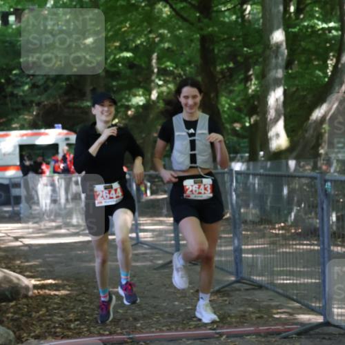 28.09.2025 - 33. Volkslauf durch das schöne Alstertal Strokosch-Dieckow http://msf.ph/oto/8958494 28.09.2025 13:17:37 Ziel 2643, 2644 meine-sportfotos.de