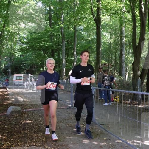 28.09.2025 - 33. Volkslauf durch das schöne Alstertal Strokosch-Dieckow http://msf.ph/oto/8958579 28.09.2025 13:20:53 Ziel 2473, 2474 meine-sportfotos.de