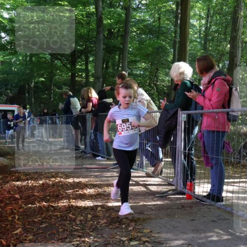 28.09.2025 - 33. Volkslauf durch das schöne Alstertal Strokosch-Dieckow http://msf.ph/oto/8958764 28.09.2025 10:42:03 Ziel  meine-sportfotos.de
