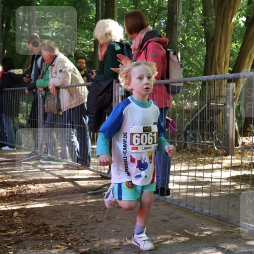 28.09.2025 - 33. Volkslauf durch das schöne Alstertal Strokosch-Dieckow http://msf.ph/oto/8958918 28.09.2025 10:42:34 Ziel  meine-sportfotos.de