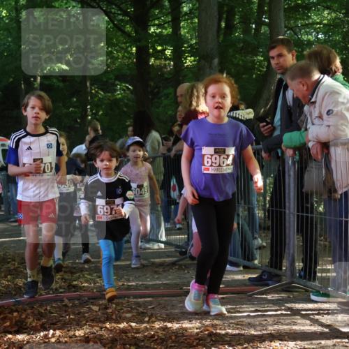28.09.2025 - 33. Volkslauf durch das schöne Alstertal Strokosch-Dieckow http://msf.ph/oto/8959017 28.09.2025 10:42:56 Ziel  meine-sportfotos.de