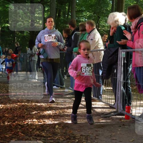 28.09.2025 - 33. Volkslauf durch das schöne Alstertal Strokosch-Dieckow http://msf.ph/oto/8959044 28.09.2025 10:43:01 Ziel  meine-sportfotos.de