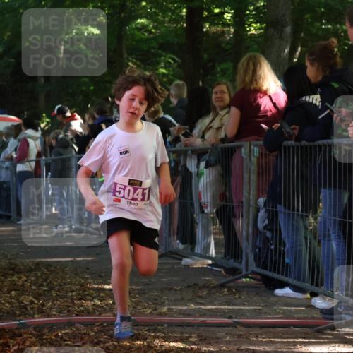 28.09.2025 - 33. Volkslauf durch das schöne Alstertal Strokosch-Dieckow http://msf.ph/oto/8959296 28.09.2025 10:44:44 Ziel 5025, 5041, 5045 meine-sportfotos.de