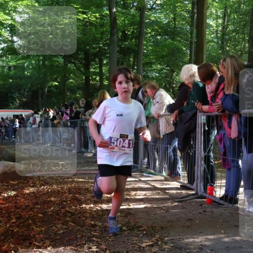 28.09.2025 - 33. Volkslauf durch das schöne Alstertal Strokosch-Dieckow http://msf.ph/oto/8959301 28.09.2025 10:44:45 Ziel 5025, 5041, 5045 meine-sportfotos.de