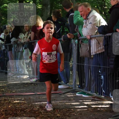 28.09.2025 - 33. Volkslauf durch das schöne Alstertal Strokosch-Dieckow http://msf.ph/oto/8959342 28.09.2025 10:45:10 Ziel 5022, 5046 meine-sportfotos.de