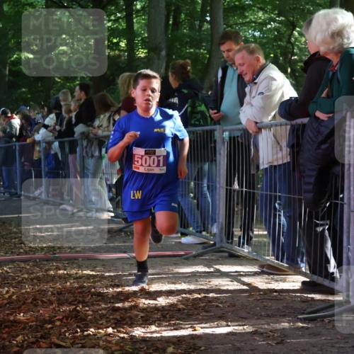 28.09.2025 - 33. Volkslauf durch das schöne Alstertal Strokosch-Dieckow http://msf.ph/oto/8959366 28.09.2025 10:45:27 Ziel 5001, 5030, 5044 meine-sportfotos.de