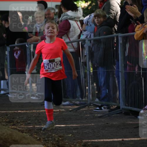 28.09.2025 - 33. Volkslauf durch das schöne Alstertal Strokosch-Dieckow http://msf.ph/oto/8959395 28.09.2025 10:45:35 Ziel 5002, 5039 meine-sportfotos.de